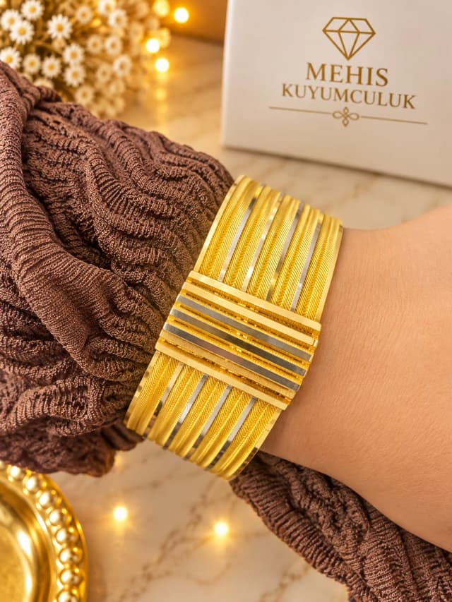 Göz Alıcı Tokalı 14 Ayar Kırmızı Altın Kelepçe