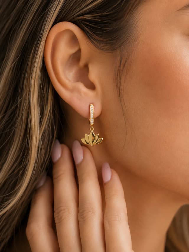 Lotus Çiçeği 14 Ayar Yeşil Altın Sallantılı Küpe